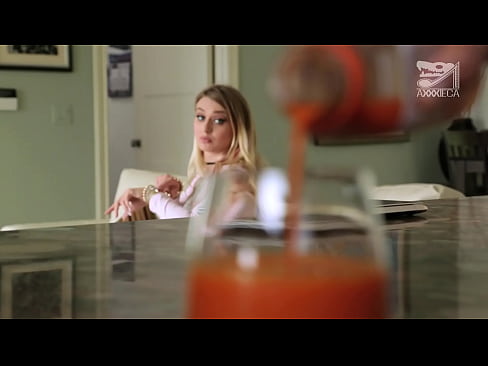 ❤️ הייס מיידל מיט גרויס טיץ און ענג לאָך געץ האָן פון לוזער, אָבער זייער שווער רוסישע פּאָרן ביי אונדז ☑